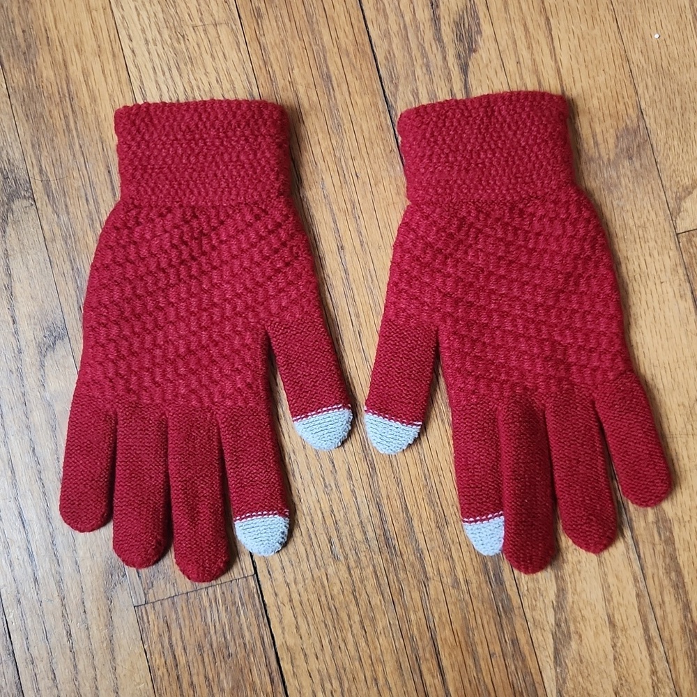 NWOT Red Winter Hat And Matching Finger Glove Set - Picture 2 of 8